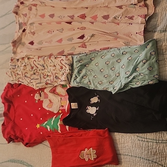 23 piece lot of matching Gymboree/OshKosh Christmas/Winter Outfits - Picture 12 of 16